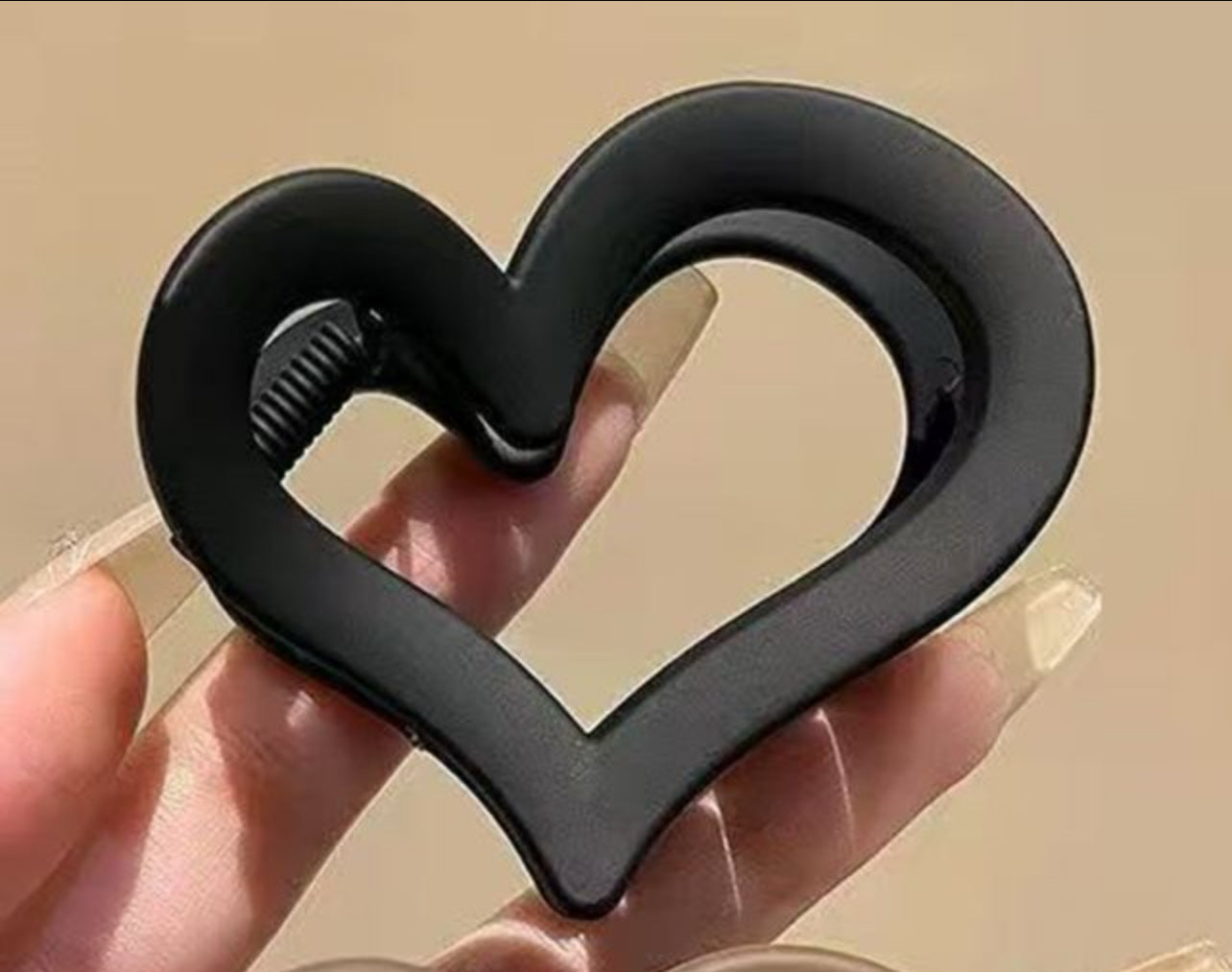 Black Heart Shape Cutout Hair Clipper